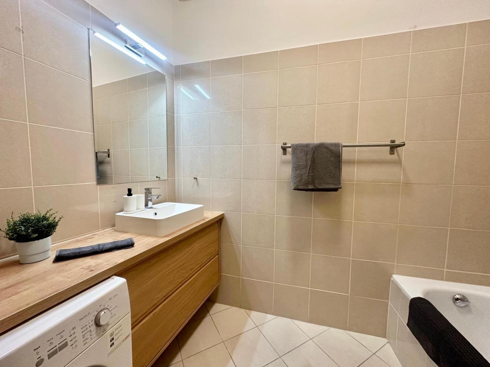 Gatsby Design Apartment By Chivi In Gozsdu #Freeparking Apartment